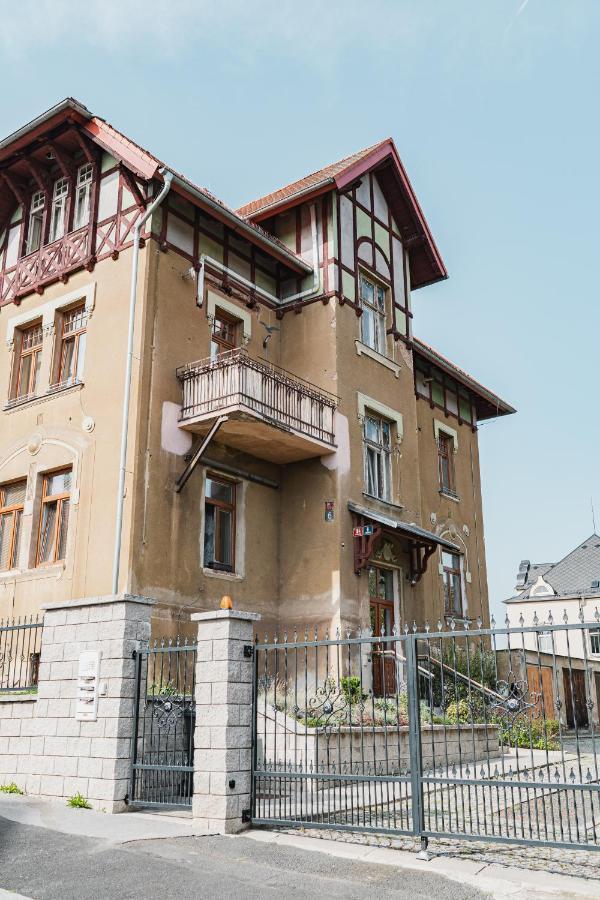 Executive 2-Bdrm Central Suite Usti nad Labem Exterior photo